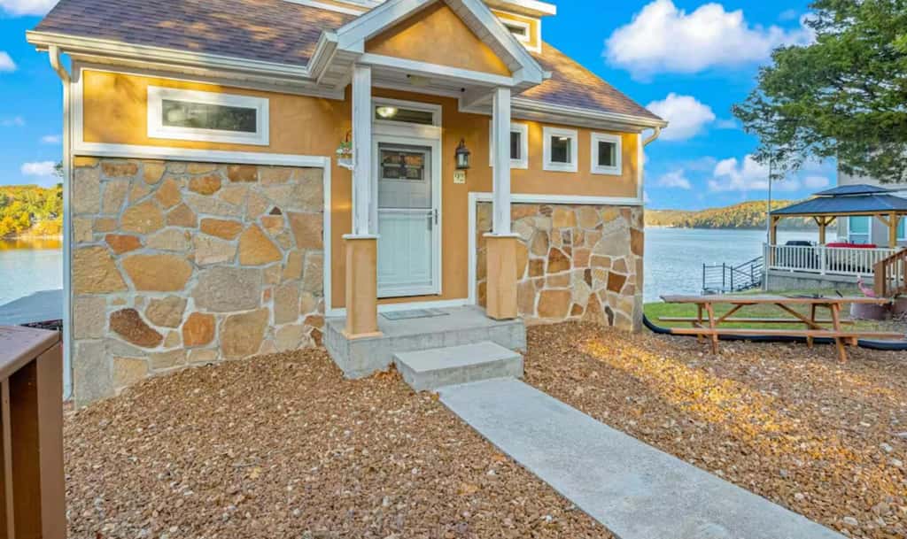 Charming 3BR Cabin - Jacuzzi Tub - LAKE VIEW