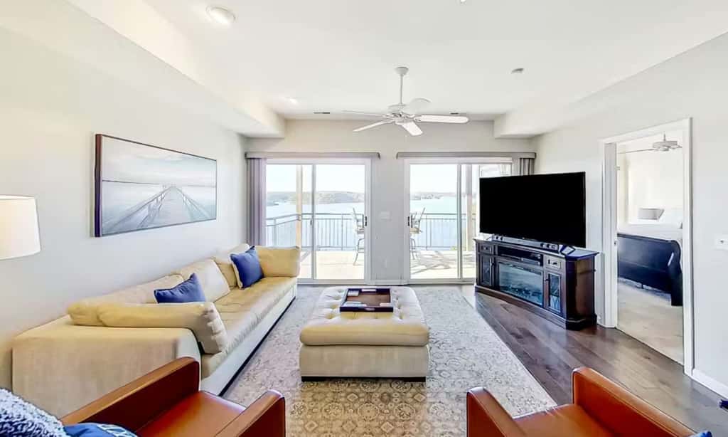 Bright 3BR Condo - Lake Views - Community Pool