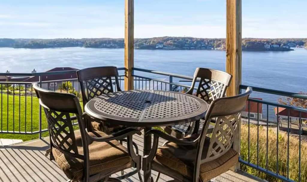 Bright 3BR Condo - Lake Views - Community Pool