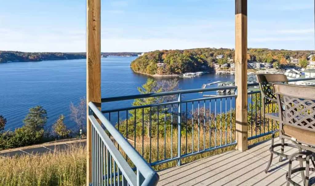 Bright 3BR Condo - Lake Views - Community Pool