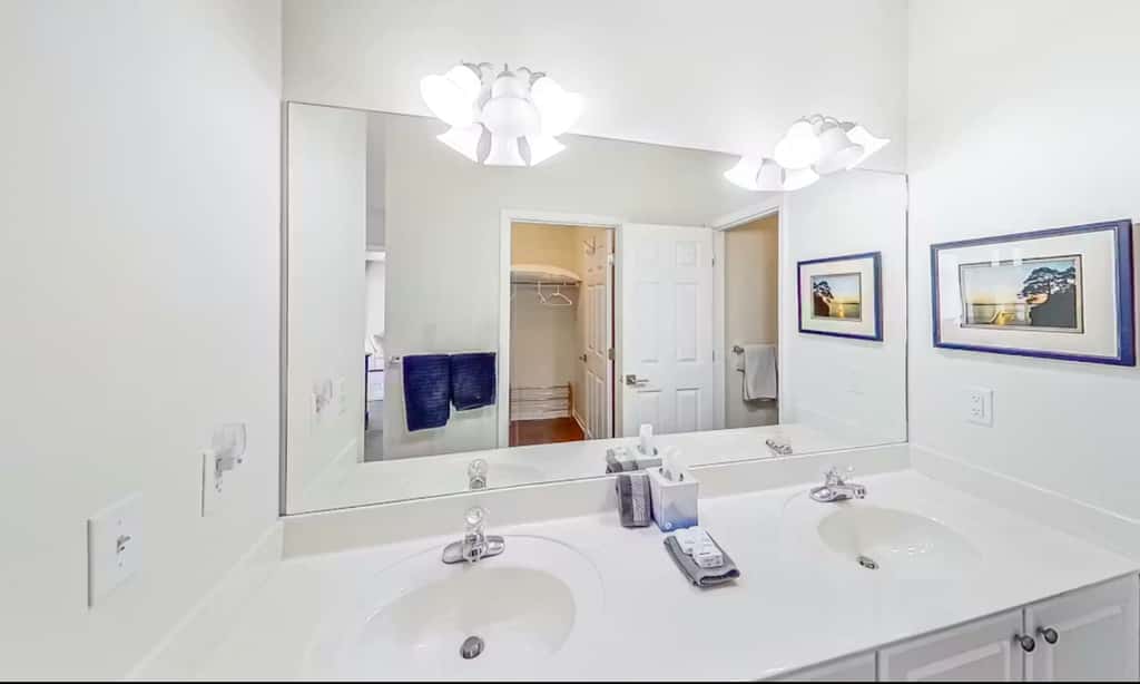 Bright 3BR Condo - Lake Views - Community Pool