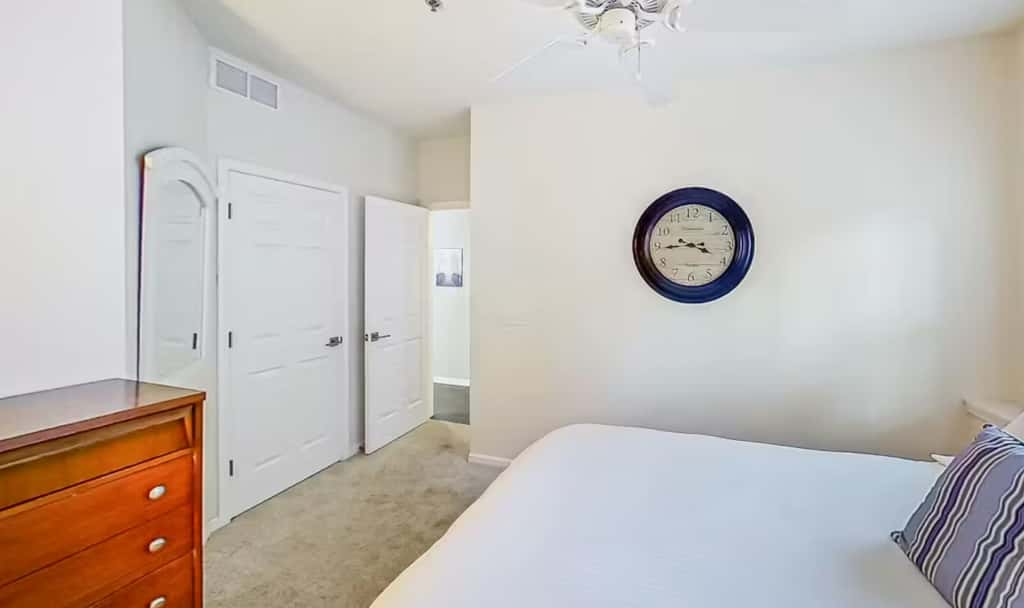 Bright 3BR Condo - Lake Views - Community Pool