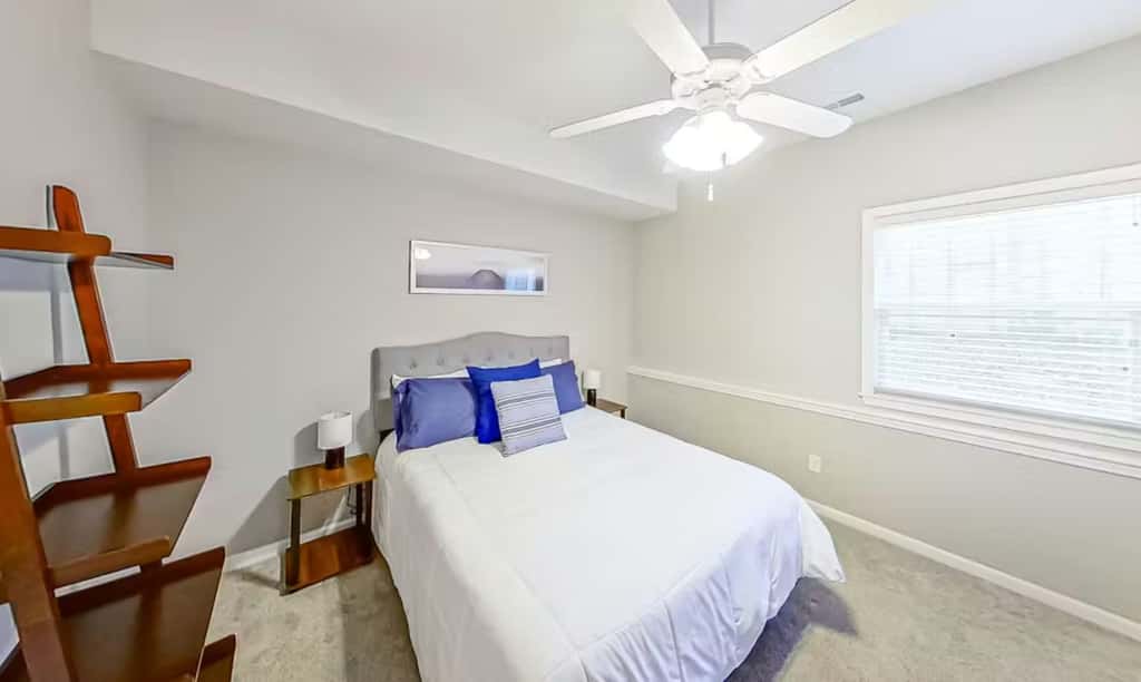 Bright 3BR Condo - Lake Views - Community Pool