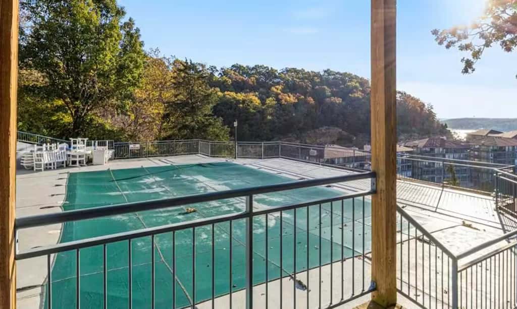 Bright 3BR Condo - Lake Views - Community Pool