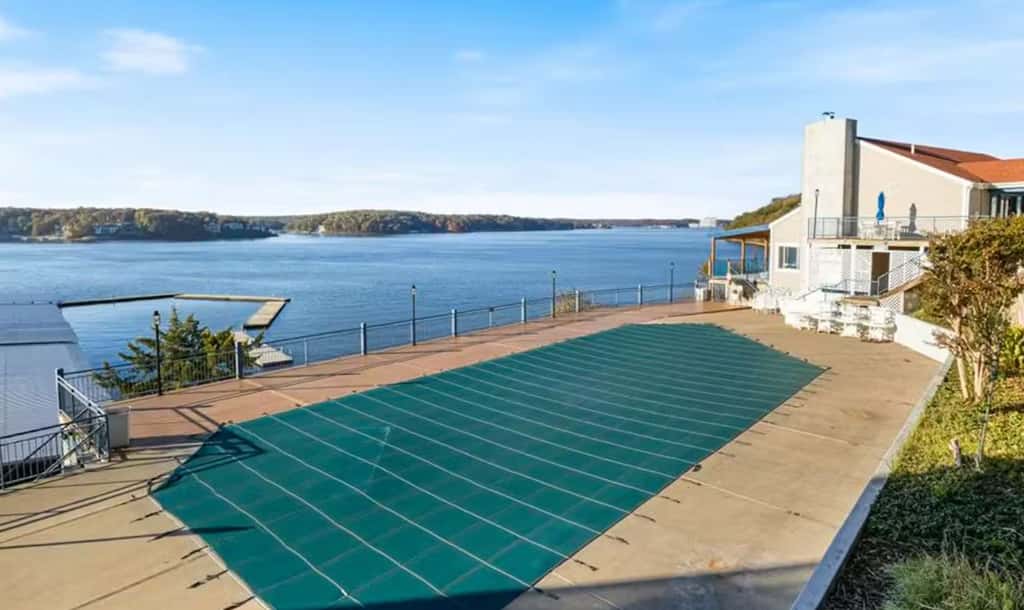 Bright 3BR Condo - Lake Views - Community Pool