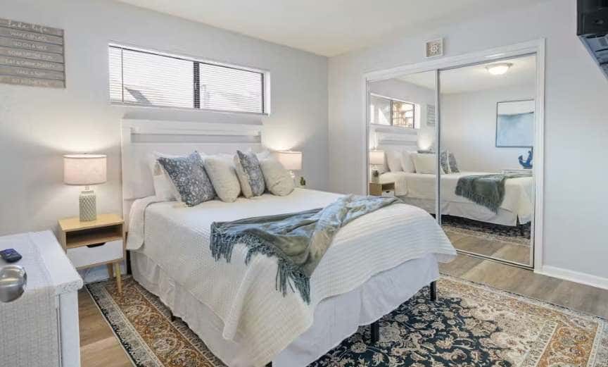 Charming 1BR Condo - LAKE VIEW - Lake Ozark