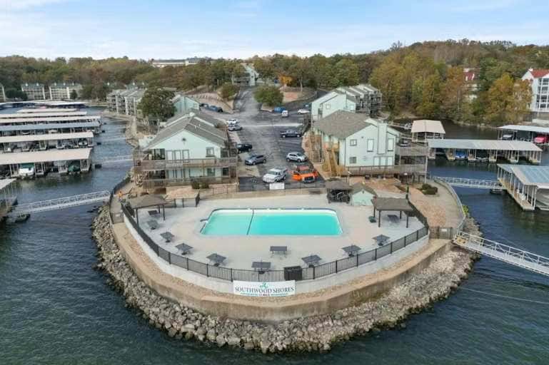 Charming 1BR Condo - LAKE VIEW - Lake Ozark