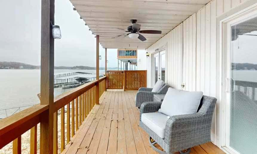 Waterfront 2BR Condo - Pool - Main Channel Views