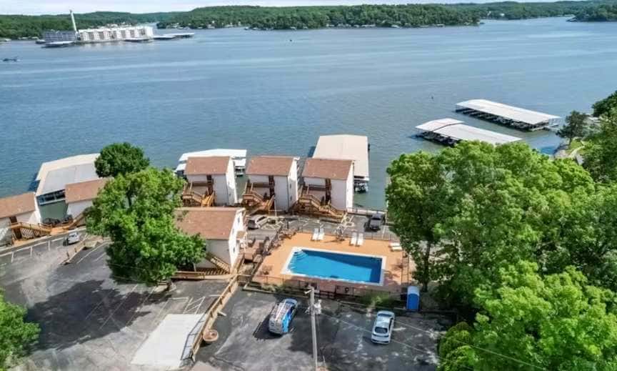 Waterfront 2BR Condo - Pool - Main Channel Views