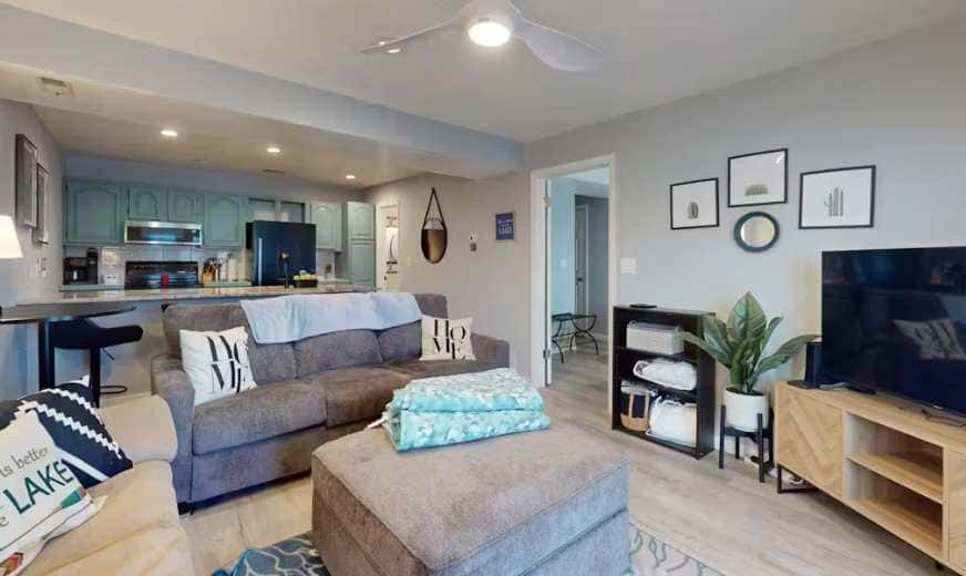 Waterfront 2BR Condo - Pool - Main Channel Views