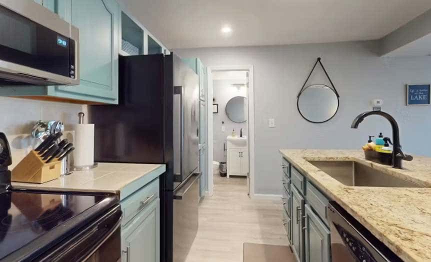 Waterfront 2BR Condo - Pool - Main Channel Views