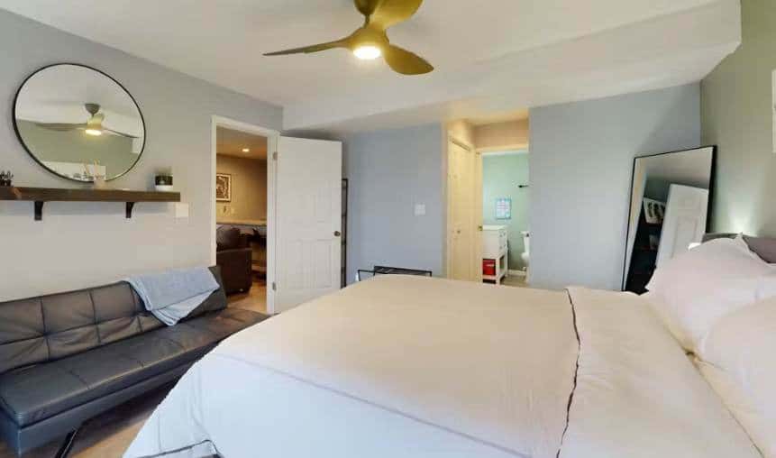 Waterfront 2BR Condo - Pool - Main Channel Views