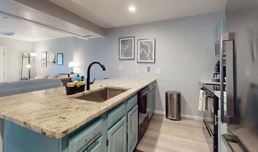 Waterfront 2BR Condo - Pool - Main Channel Views