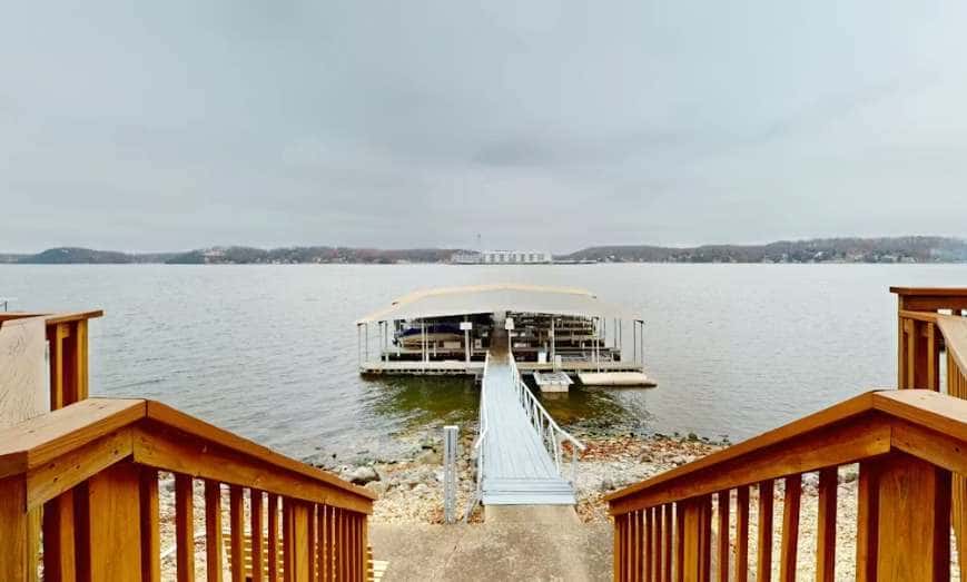 Waterfront 2BR Condo - Pool - Main Channel Views