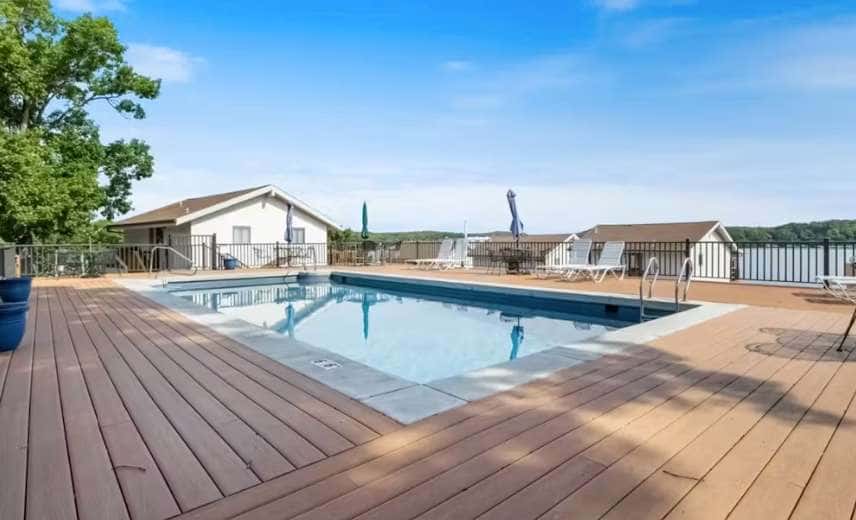 Waterfront 2BR Condo - Pool - Main Channel Views