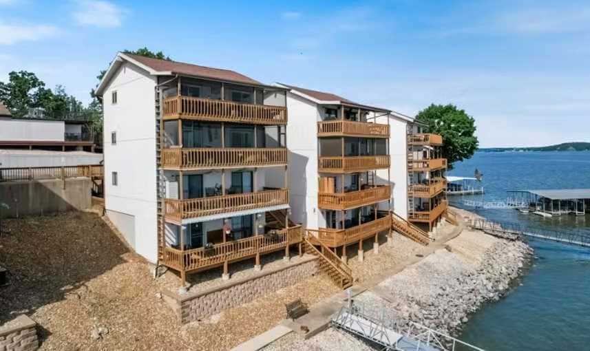 Waterfront 2BR Condo - Pool - Main Channel Views