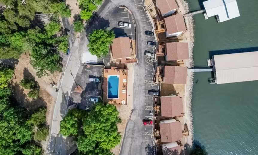 Waterfront 2BR Condo - Pool - Main Channel Views