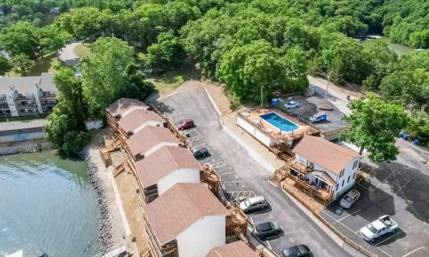 Waterfront 2BR Condo - Pool - Main Channel Views