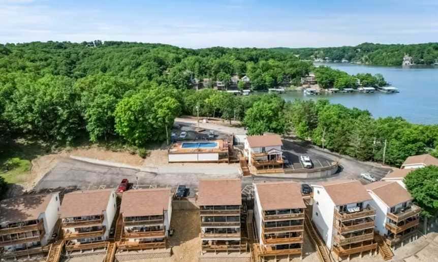 Waterfront 2BR Condo - Pool - Main Channel Views