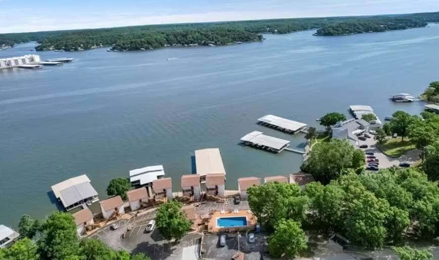 Waterfront 2BR Condo - Pool - Main Channel Views