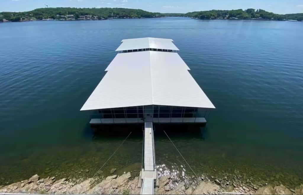 Luxury 4BR Condo - Top Floor - LAKE VIEW - Lake