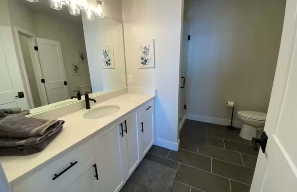 Luxury 4BR Condo - Top Floor - LAKE VIEW - Lake