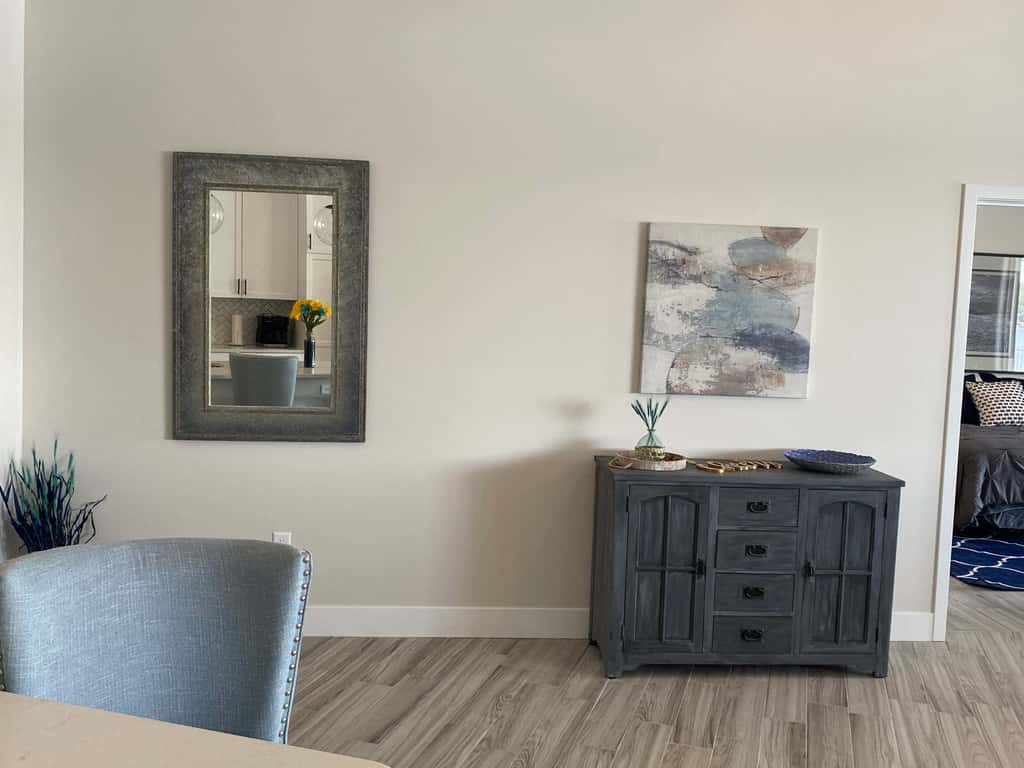 Luxury 4BR Condo - Top Floor - LAKE VIEW - Lake