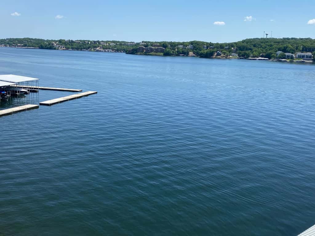 Luxury 4BR Condo - Top Floor - LAKE VIEW - Lake