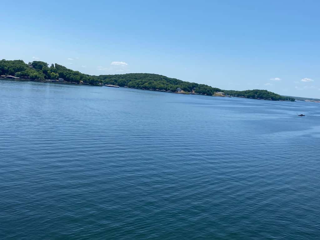 Luxury 4BR Condo - Top Floor - LAKE VIEW - Lake