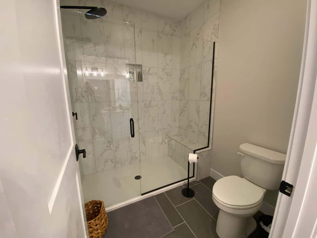 Luxury 4BR Condo - Top Floor - LAKE VIEW - Lake