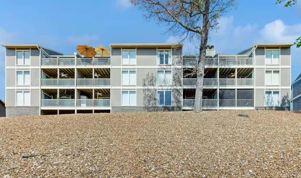 Charming 2BR Condo - LAKE VIEW - Osage Beach
