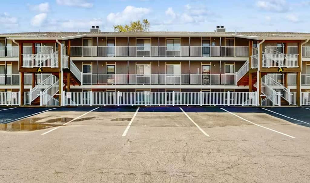 Charming 2BR Condo - LAKE VIEW - Osage Beach