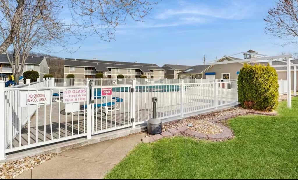 Charming 2BR Condo - LAKE VIEW - Osage Beach