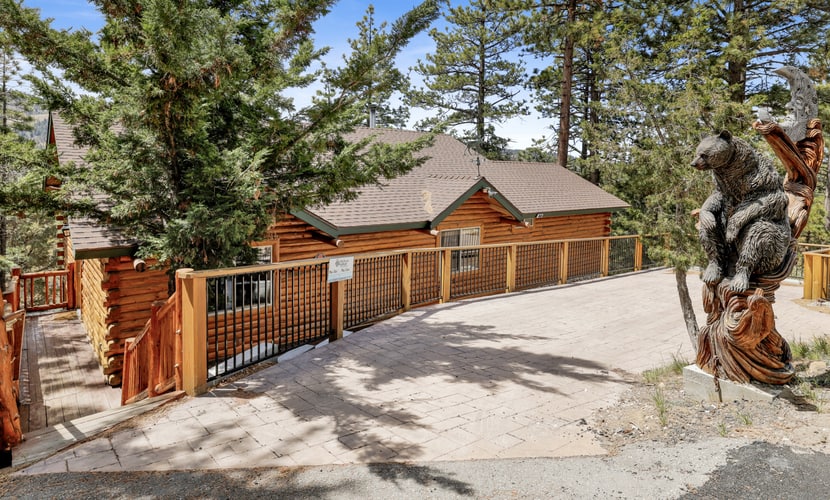 Aspen Bear Retreat | Spa, Mountain Views, Near Bear Mountain & Slopes Sleeps 8