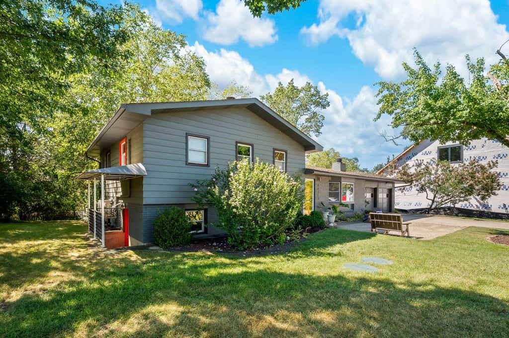 Steps to Ridge Road Beach Renovated Home w/ Private Hot Tub, Firepit & Porch