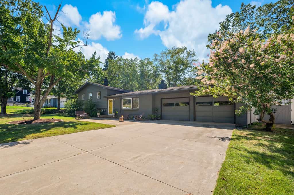 Steps to Ridge Road Beach Renovated Home w/ Private Hot Tub, Firepit & Porch