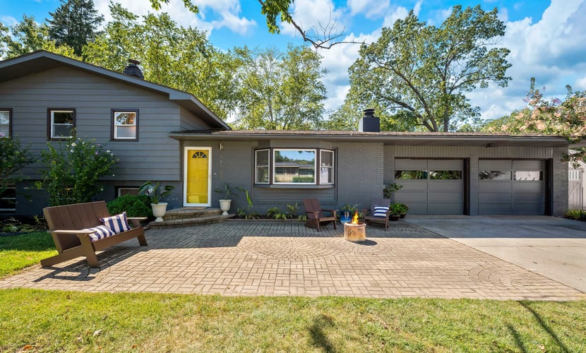 Steps to Ridge Road Beach Renovated Home w/ Private Hot Tub, Firepit & Porch