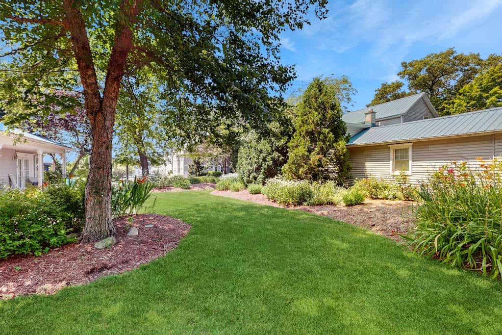 Stylish, ground-floor getaway between Saugatuck & Douglas, walk to it all!