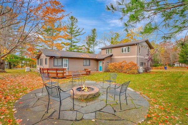 Spacious, airy home near Little Glen Lake with gas grill, deck, and new firepit
