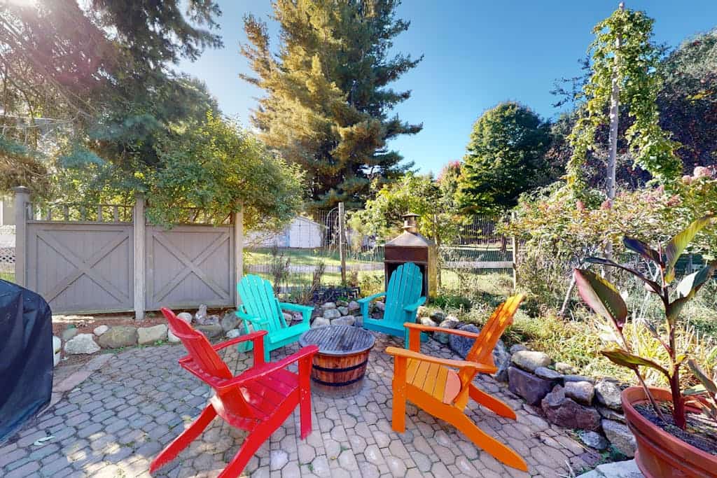 Updated historical cottage near the beach with a fireplace, washer/dryer, AC