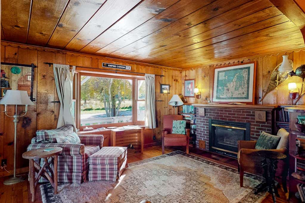 Updated historical cottage near the beach with a fireplace, washer/dryer, AC