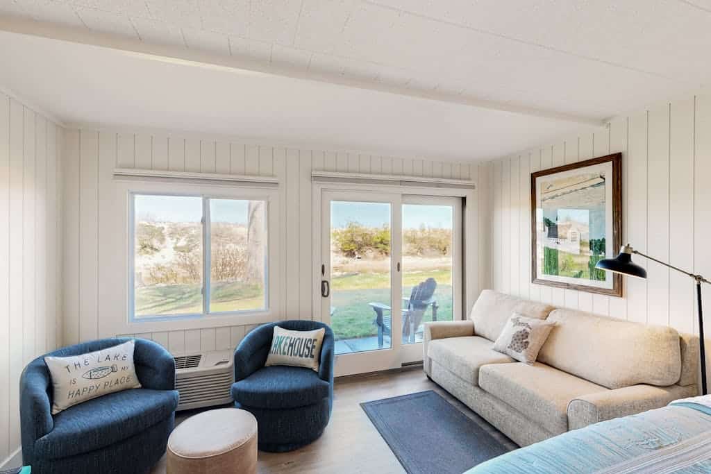 Inviting studio on The Crystal River/Lake Michigan with kitchenette, AC & WiFi