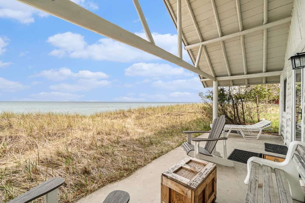 Lakefront cabin with 100 ft of Lake Michigan beach, full kitchen, loft, & deck