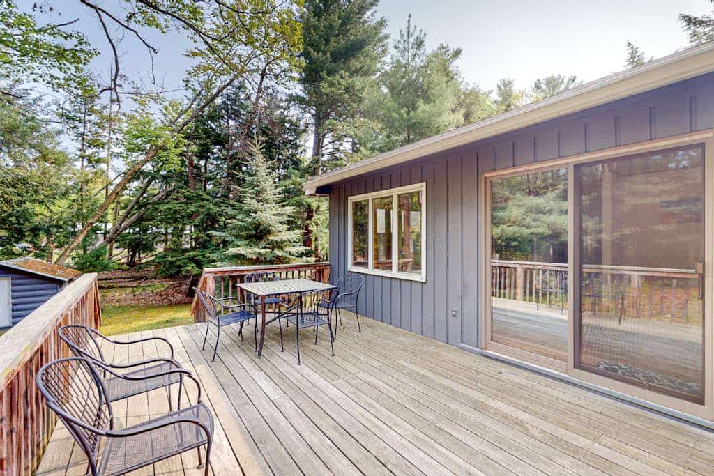 Dog-friendly downtown Glen Arbor home with deck, gas grill, and washer/dryer