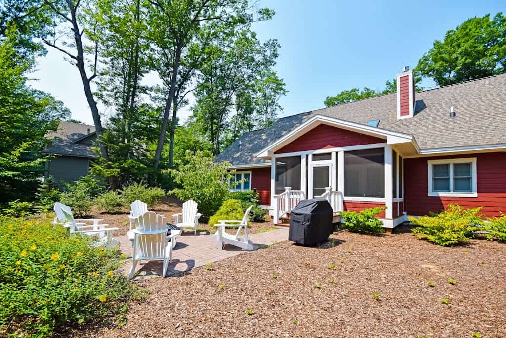 Downtown home near the lake with washer/dryer, firepit, backyard