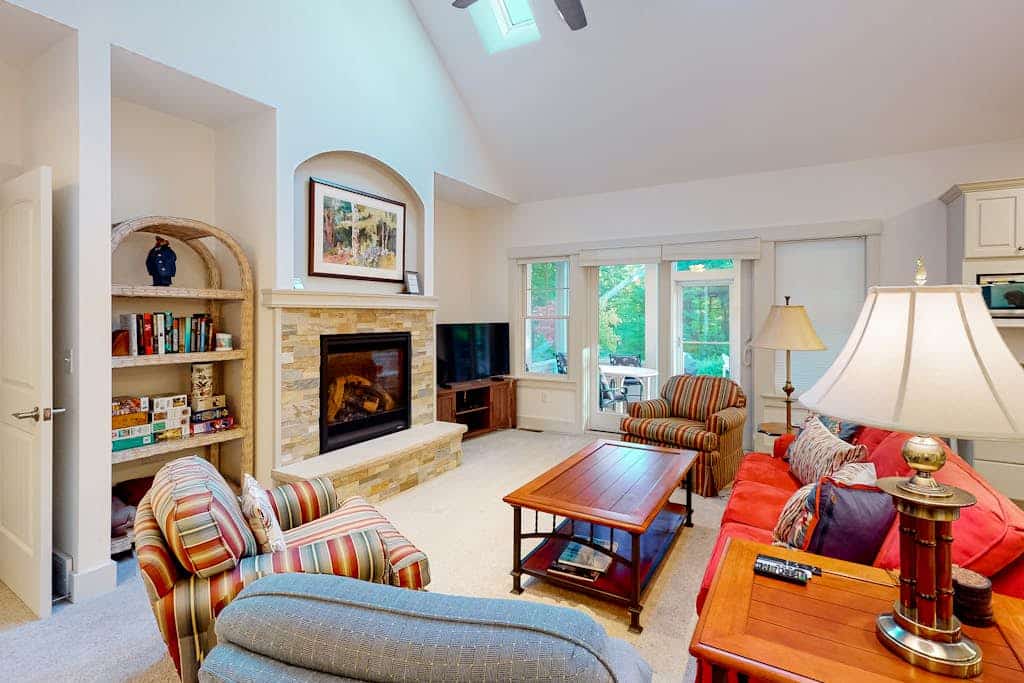 Downtown home near the lake with washer/dryer, firepit, backyard