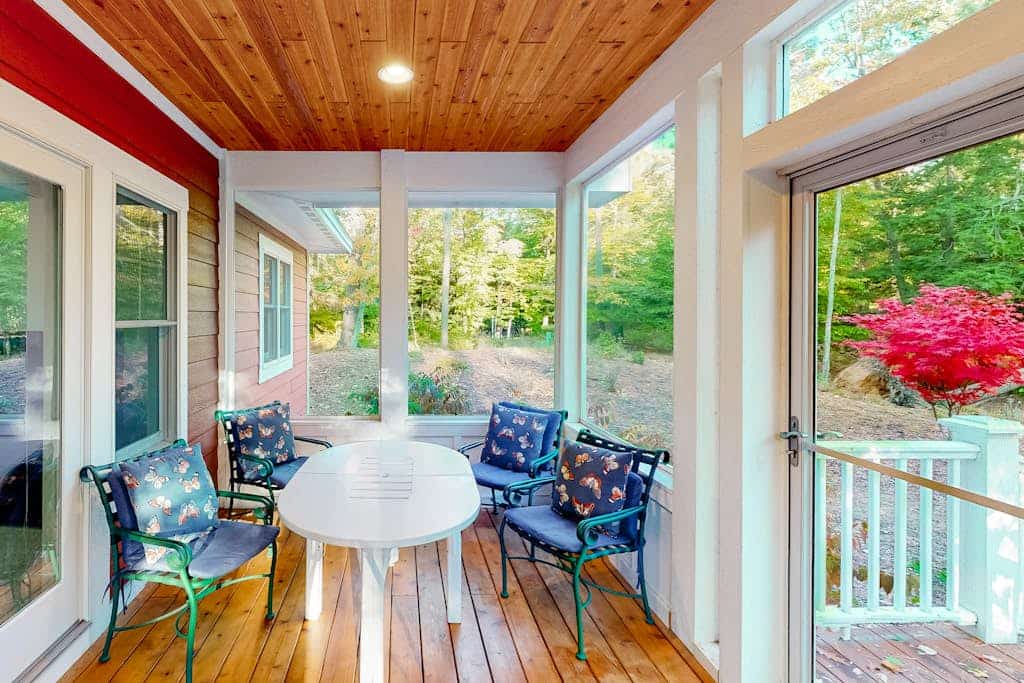 Downtown home near the lake with washer/dryer, firepit, backyard