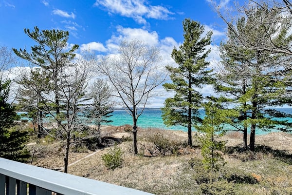 Waterfront condo near skiing with beach access, on-site golf & fireplace