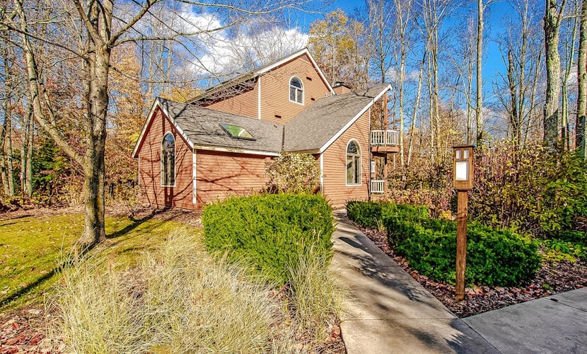 Homey condo w/ wood-burning fireplace, near hot tub and other resort amenities