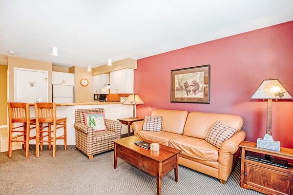 Homey condo w/ wood-burning fireplace, near hot tub and other resort amenities